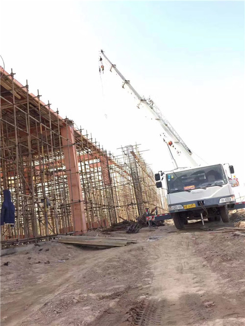 小金县吊车作业的安全注意事项有哪些？