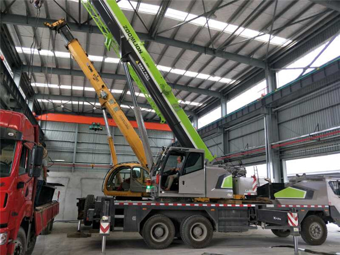 小金县高空车出租需要注意哪些安全事项？