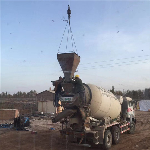 小金县“精准瞄准”—— 吊车的 “定位导航” 技术